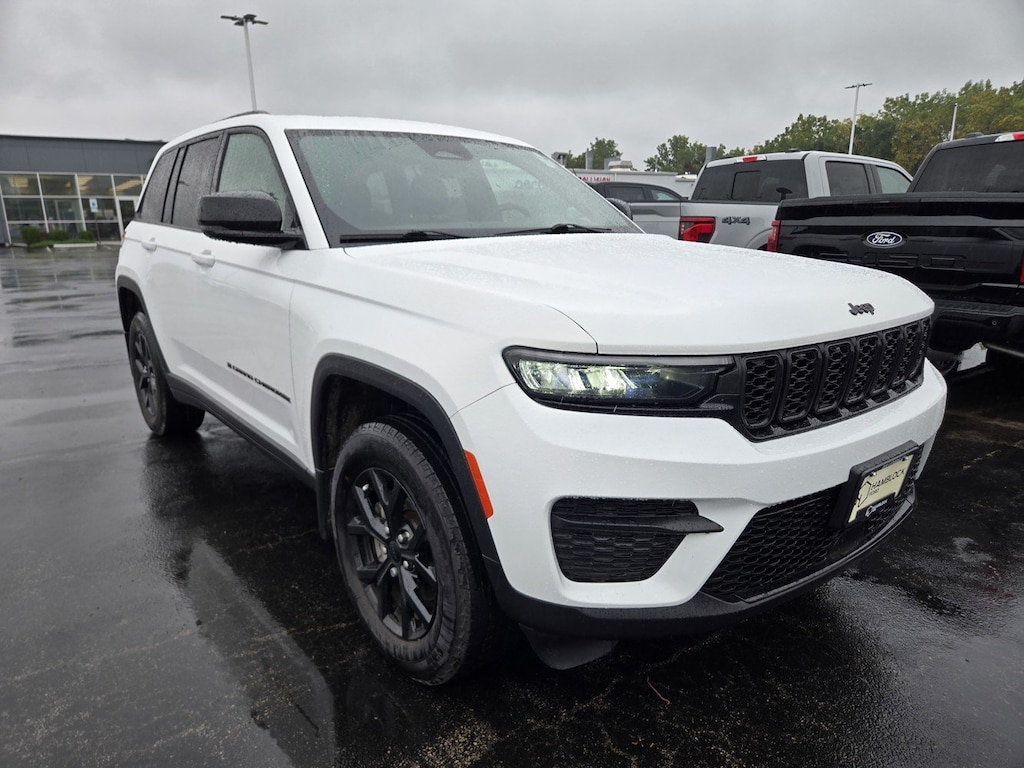 Used 2025 Jeep Grand Cherokee Laredo SUV