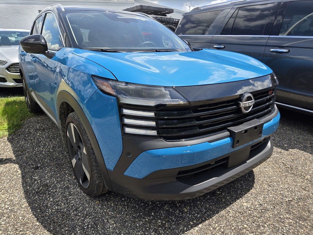 Used 2025 Nissan Kicks SR SUV