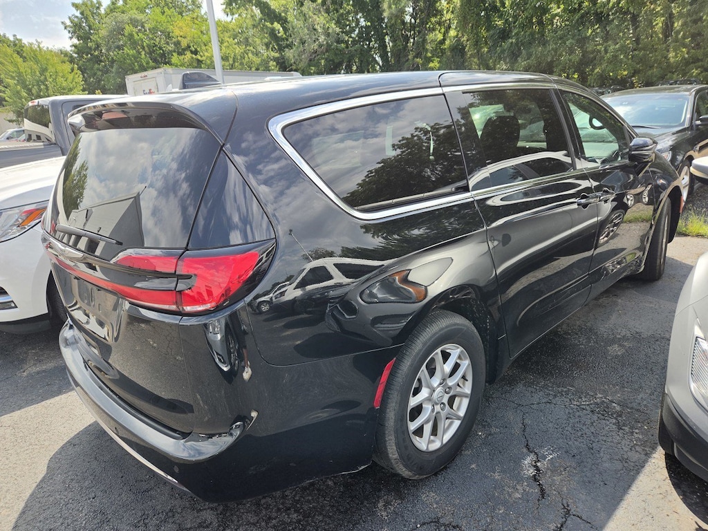Used 2026 Chrysler Pacifica Select Van Passenger Van