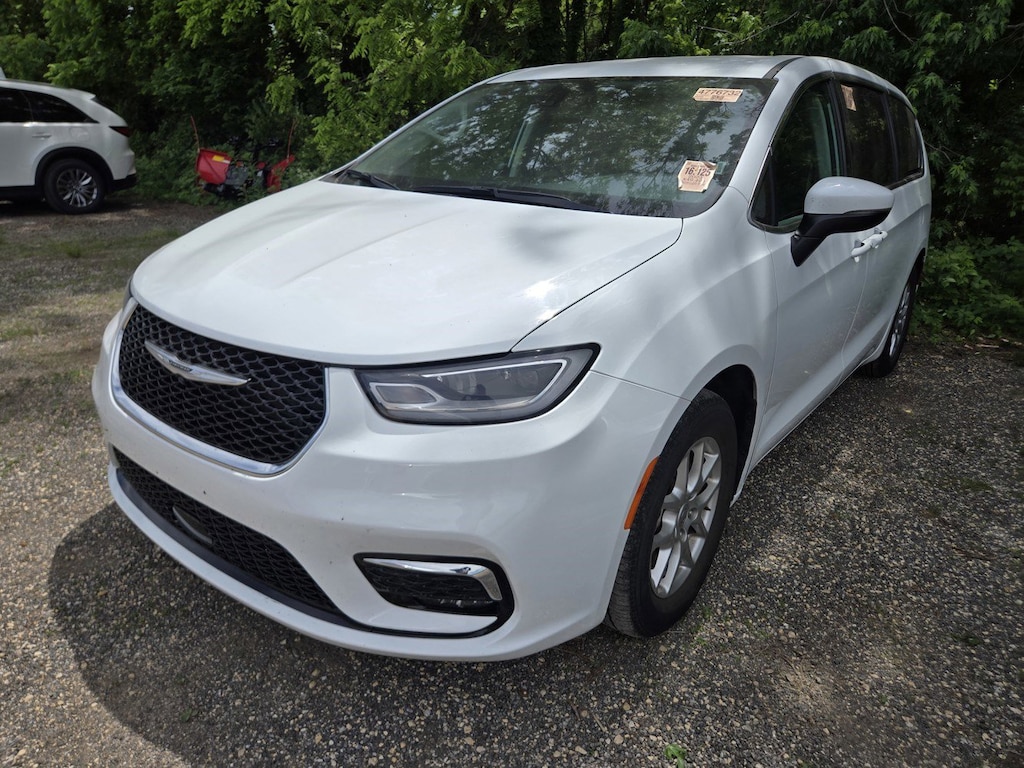 Used 2023 Chrysler Pacifica Touring L Van Passenger Van