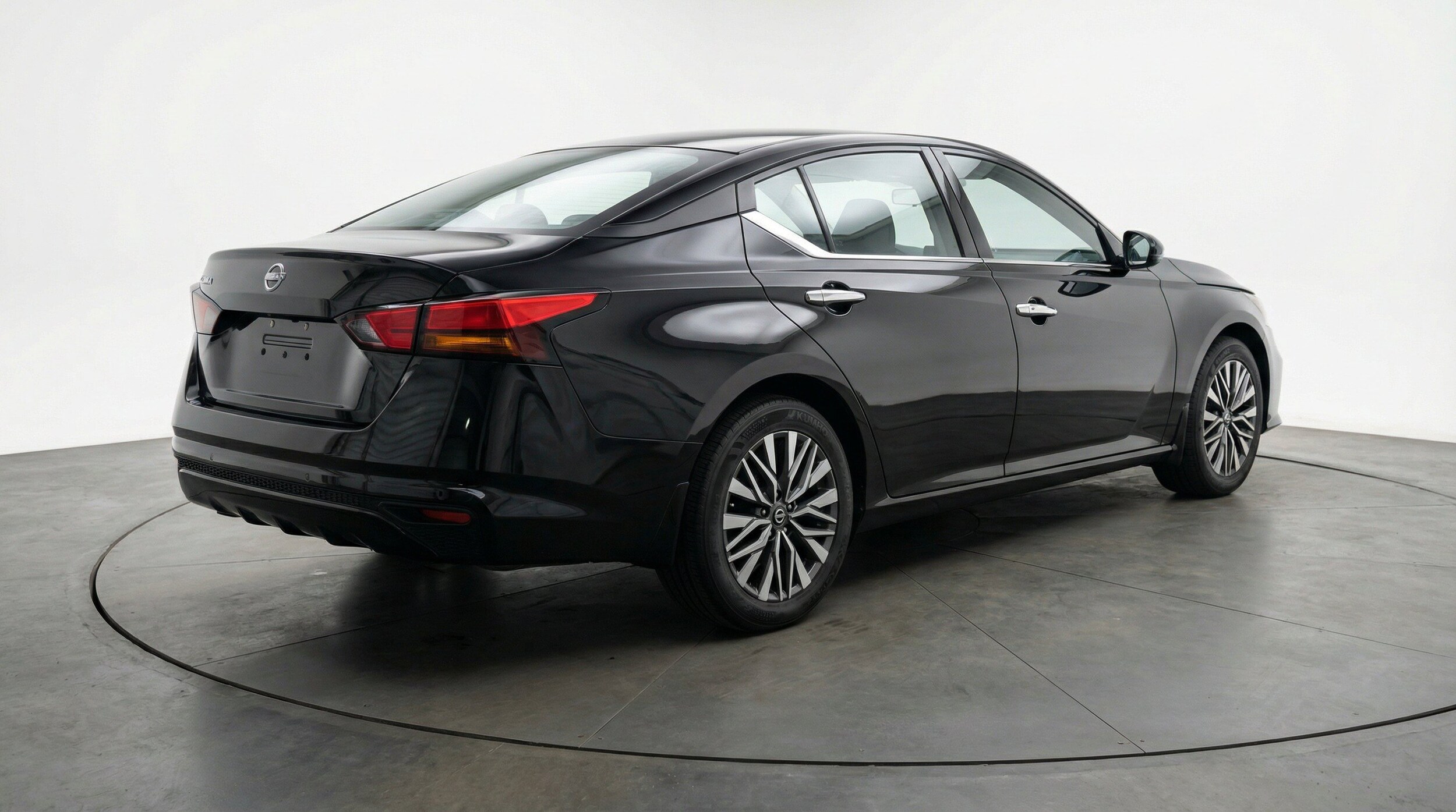 Thumbnail: 2025 Nissan Altima - 9