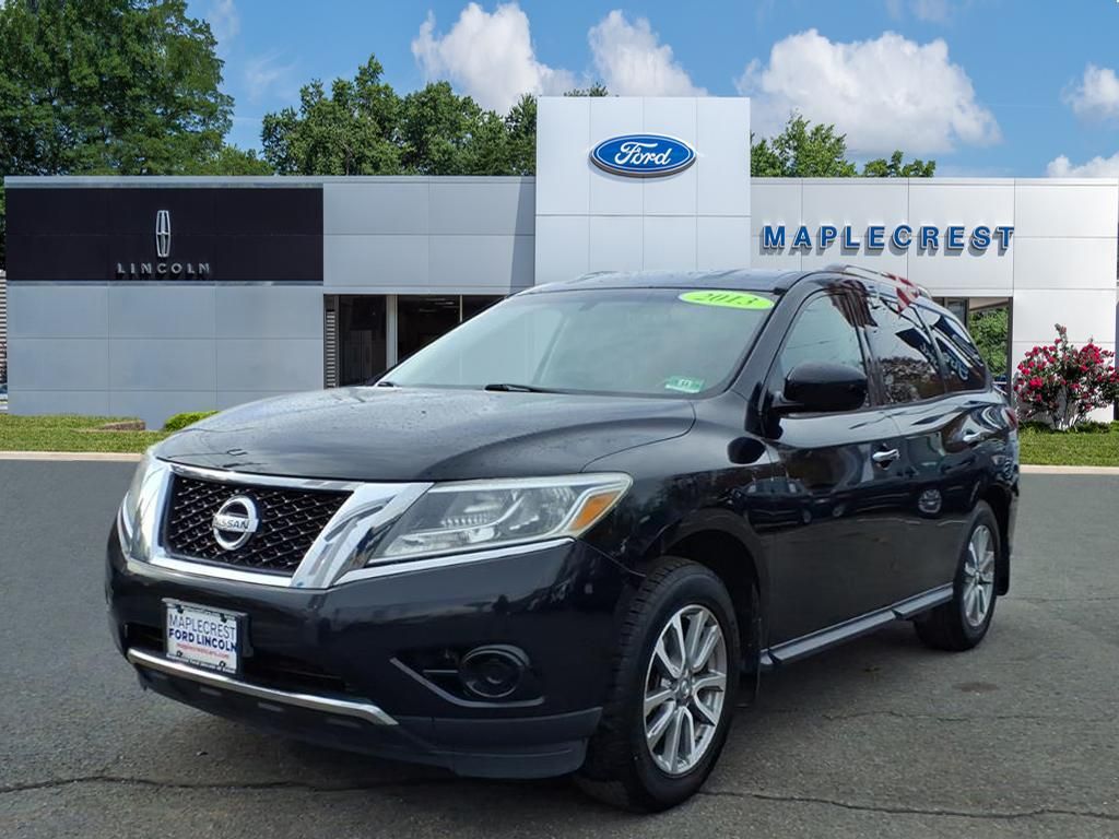 2013 Nissan Pathfinder SV photo 2
