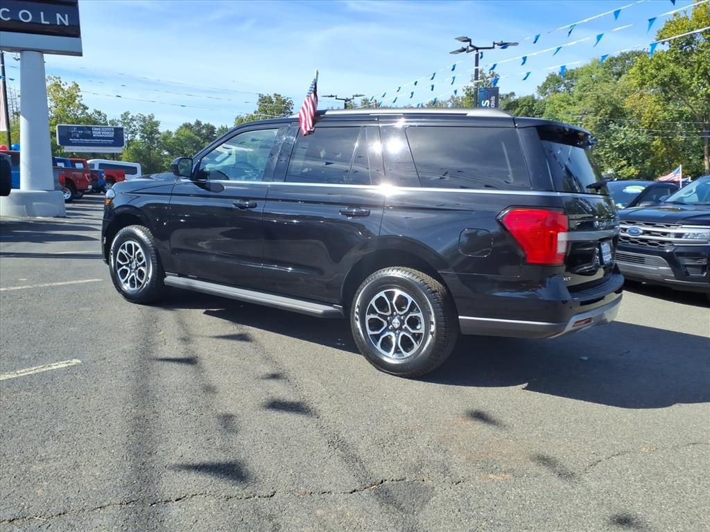 2024 Ford Expedition XLT photo 2