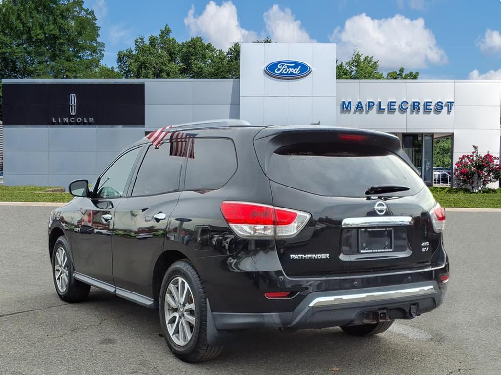 2013 Nissan Pathfinder SV photo 3