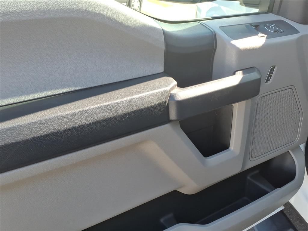 2018 Ford F-350 Super Duty Chassis Cab XL