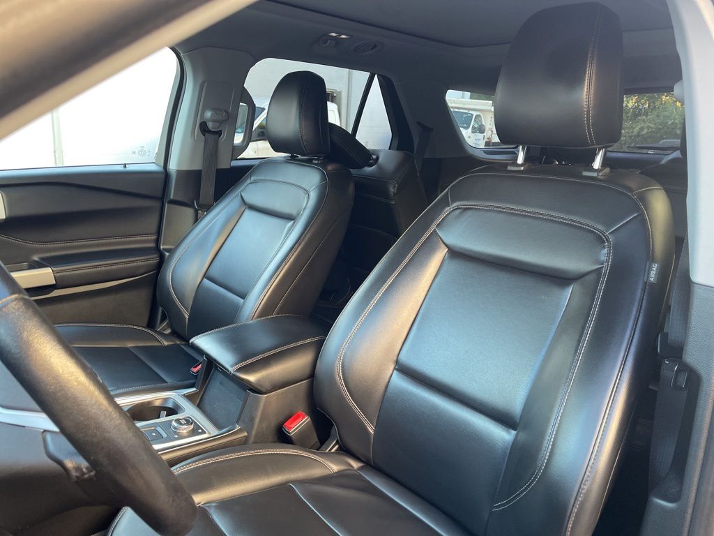 2021 Ford Explorer XLT photo 2