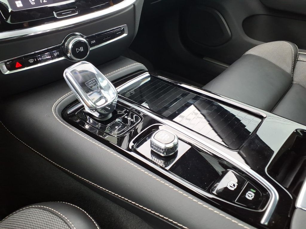 2024 Volvo V60 13