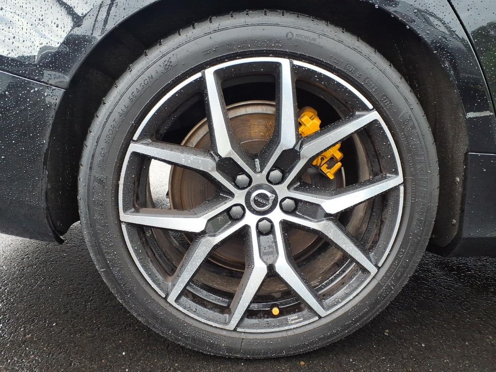 2024 Volvo V60 19