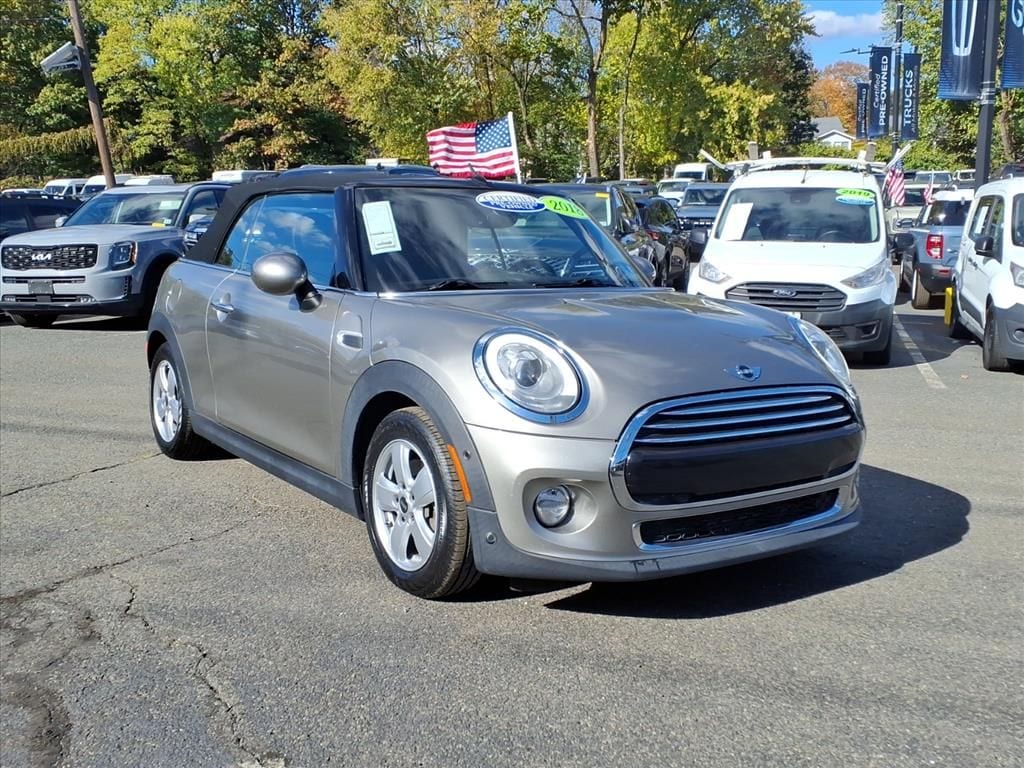 2018 MINI Cooper Base's photo