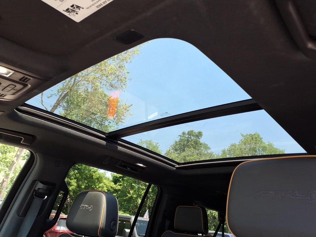 2021 GMC Yukon XL AT4 - Photo 17