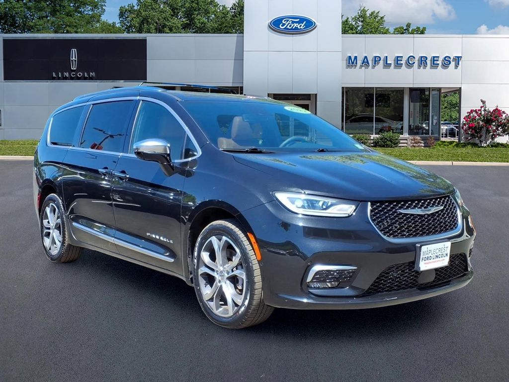 2022 Chrysler Pacifica Pinnacle's photo
