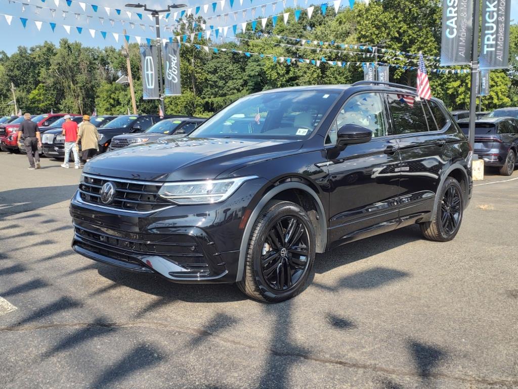 Used 2022 Volkswagen Tiguan SE R-LINE BLACK with VIN 3VV8B7AX6NM053602 for sale in Vauxhall, NJ