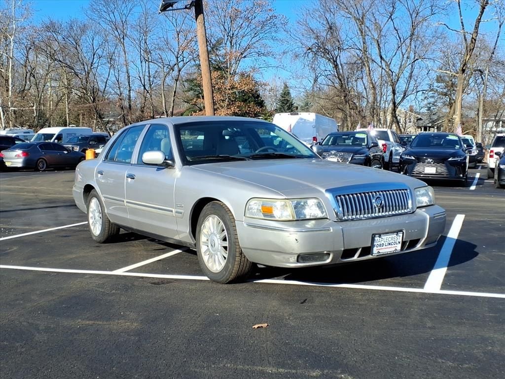 2010 Mercury Grand Marquis LS's photo