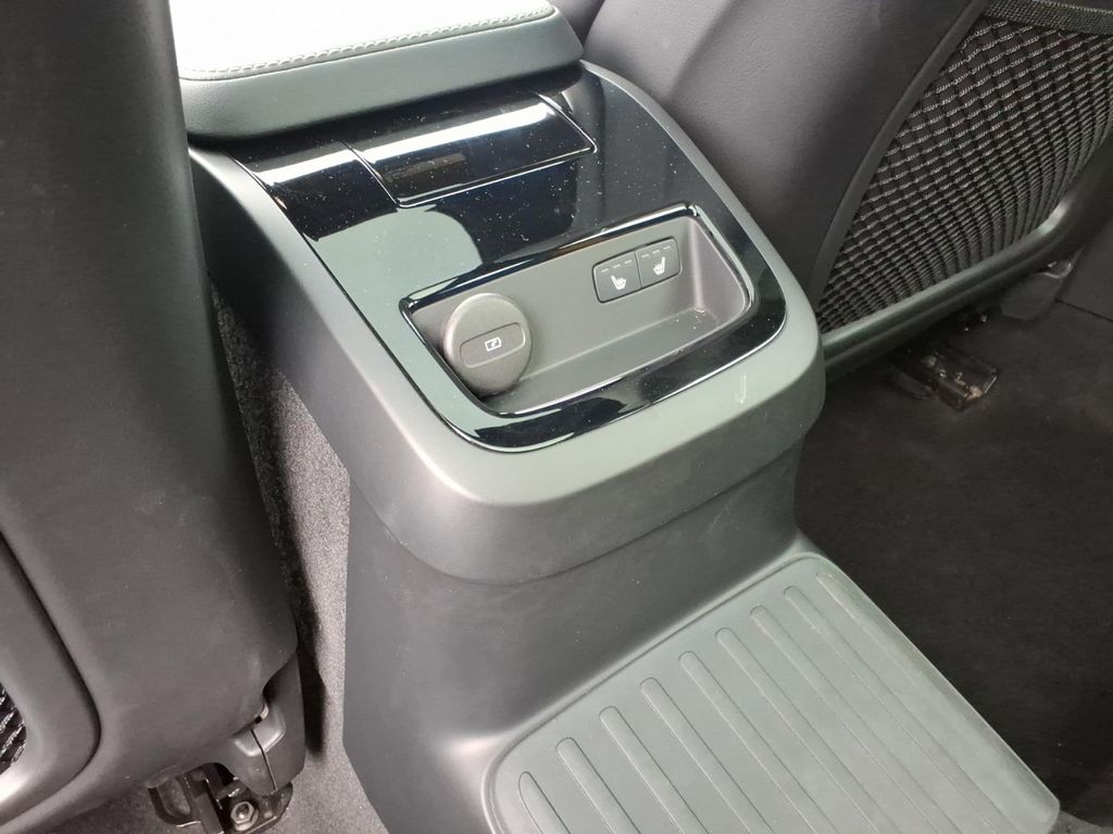 2024 Volvo V60 26