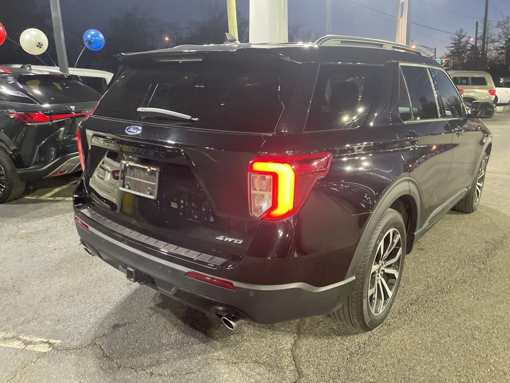 2023 Ford Explorer ST-Line photo 2