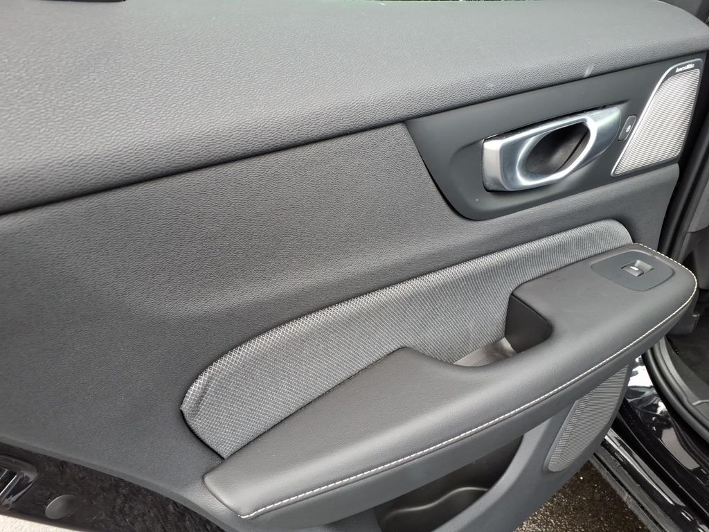 2024 Volvo V60 24