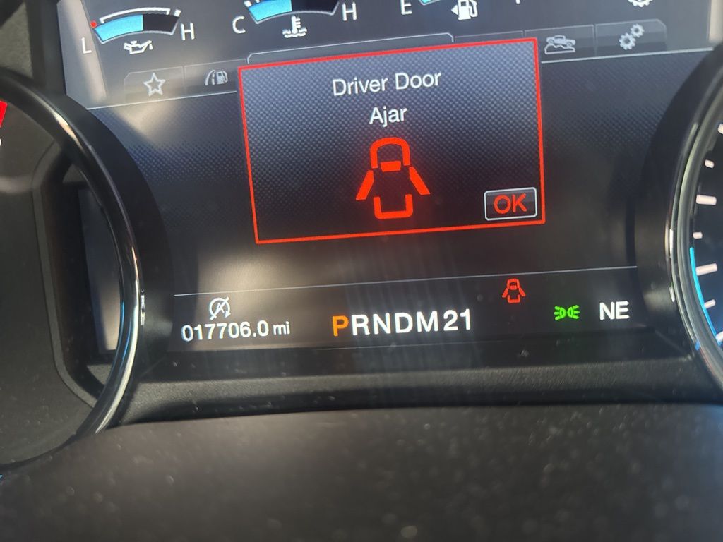 2017 Ford F-150 Lariat photo 2