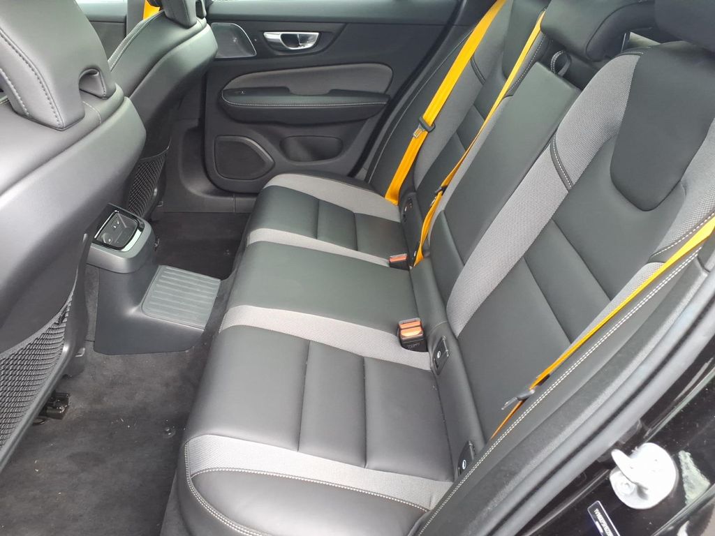 2024 Volvo V60 25