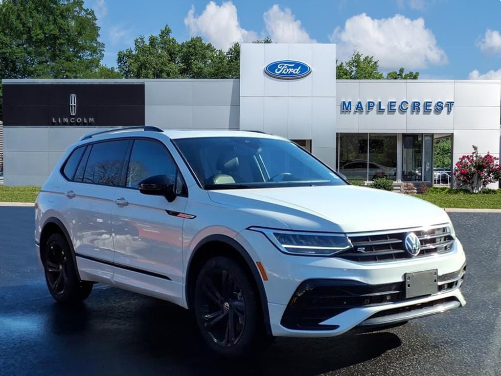 2024 Volkswagen Tiguan SE R-LINE BLACK's photo