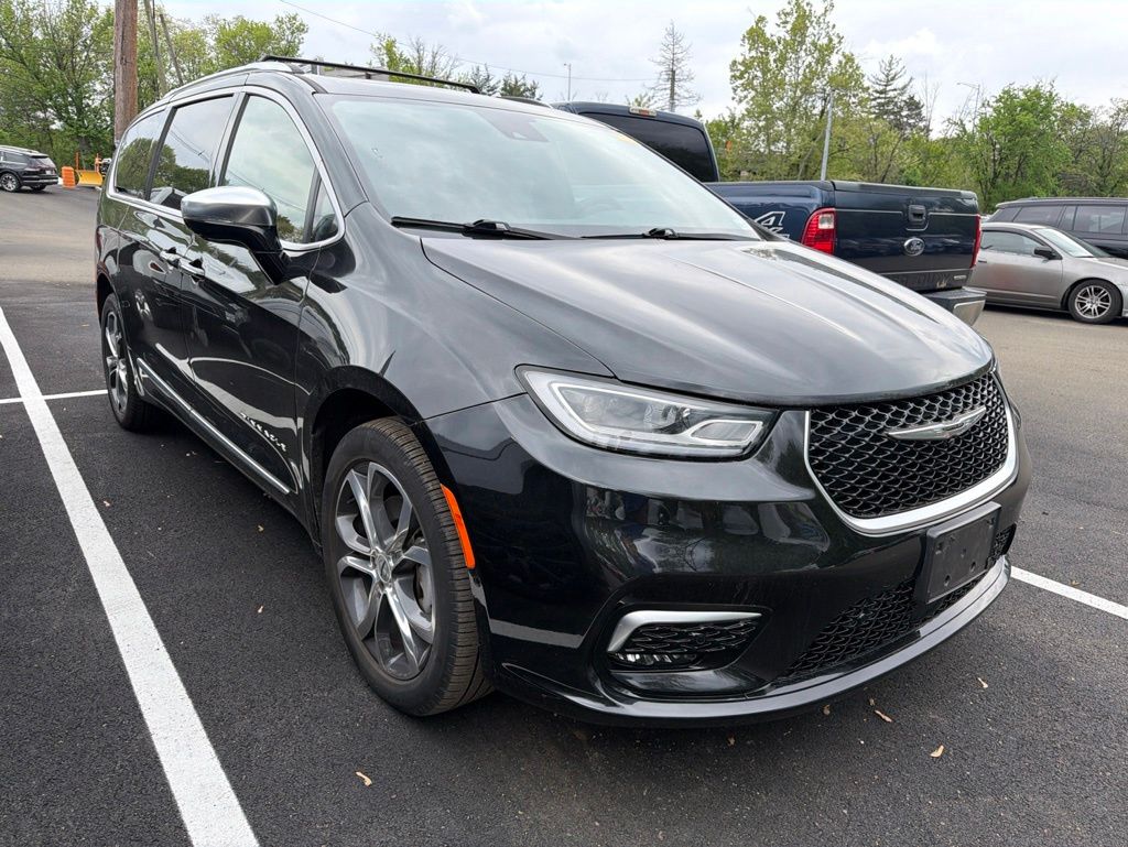 2022 Chrysler Pacifica Pinnacle's photo