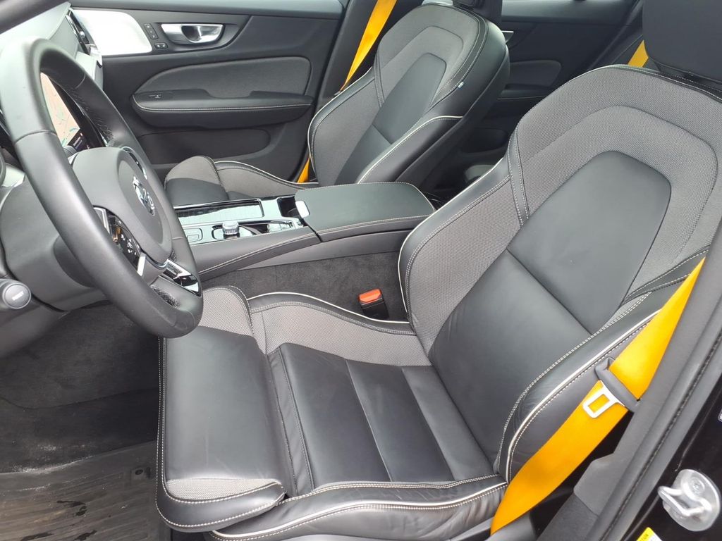 2024 Volvo V60 22