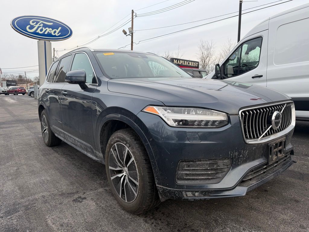 2020 Volvo XC90 Momentum's photo