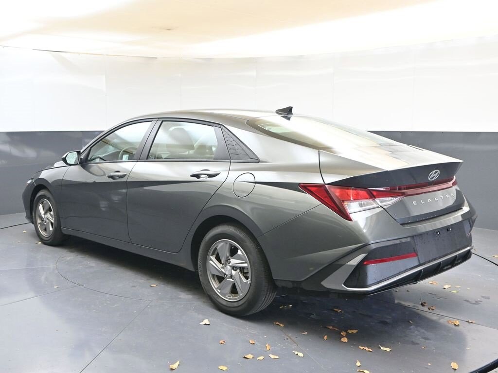 Used 2025 Hyundai Elantra SE Sedan