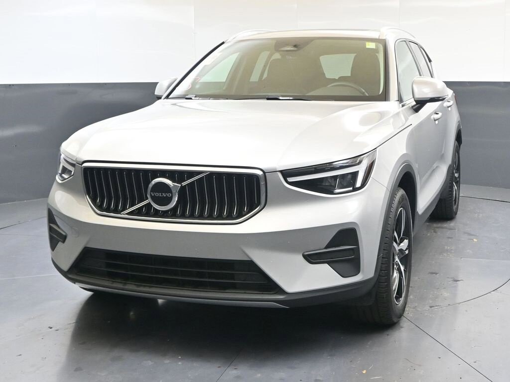 Used 2025 Volvo XC40 B5 Core Bright Theme SUV