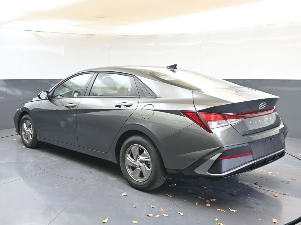 Used 2025 Hyundai Elantra SE Sedan