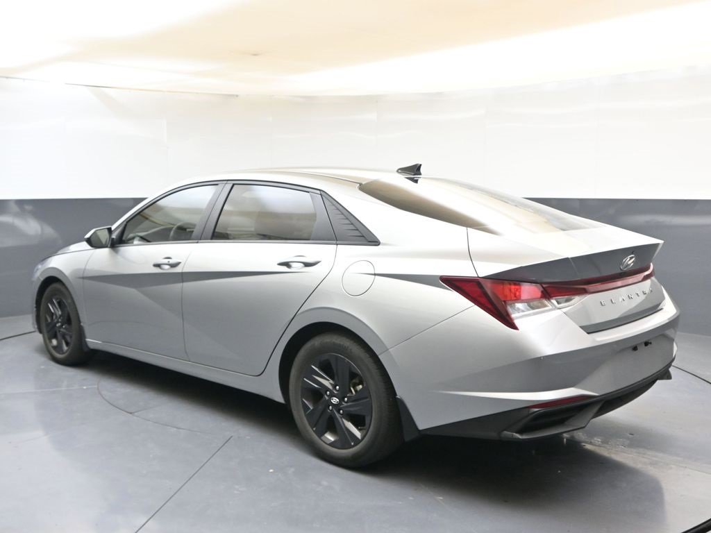 2022 Hyundai Elantra SEL Convenience photo 3
