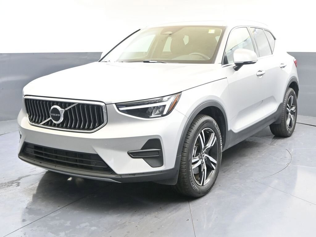 Used 2025 Volvo XC40 B5 Core Bright Theme SUV