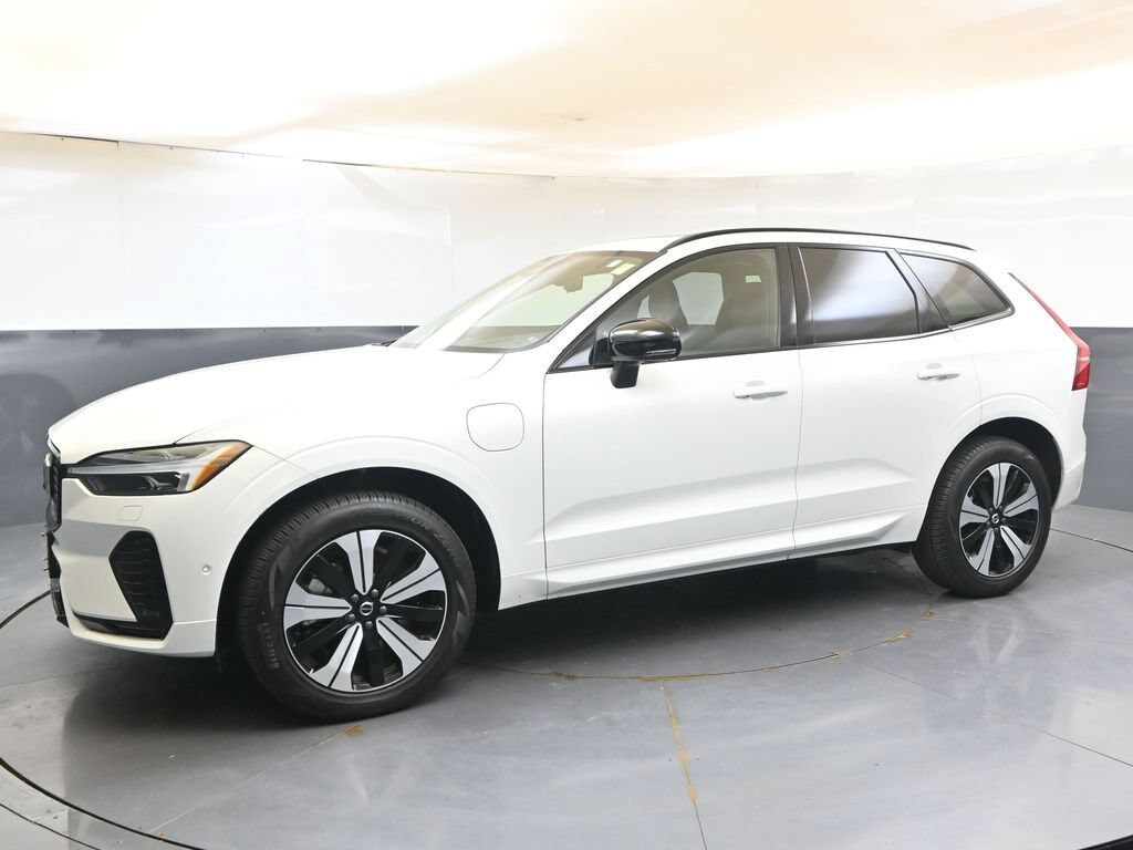 Used 2025 Volvo XC60 plug-in hybrid T8 Plus SUV