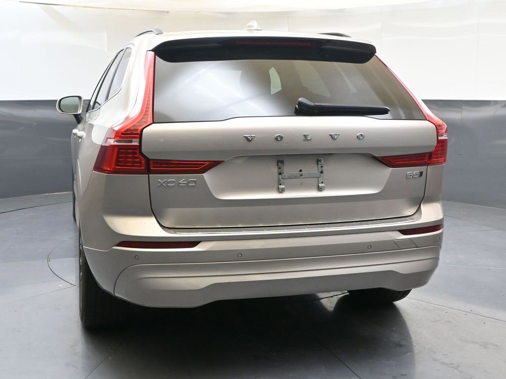 2023 Volvo XC60 B5 Core photo 4