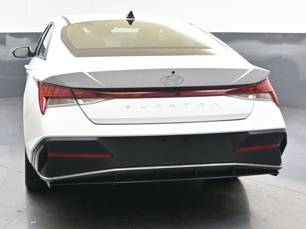 Used 2025 Hyundai Elantra SEL Convenience Sedan