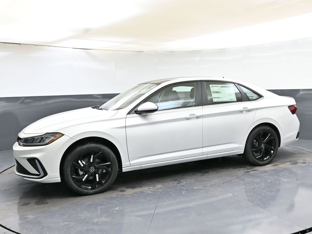 Certified 2025 Volkswagen Jetta 1.5T SE Sedan