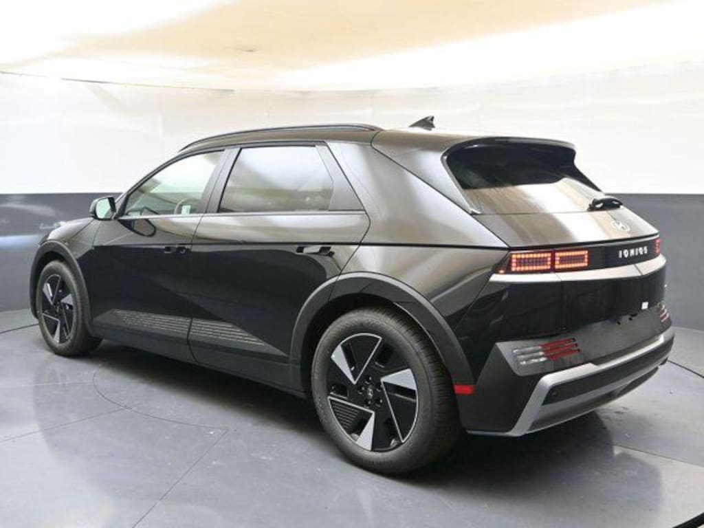 New 2025 Hyundai IONIQ 5 SEL SUV