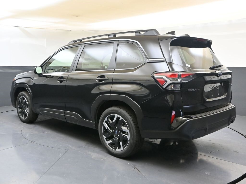 2025 Subaru Forester Premium photo 3
