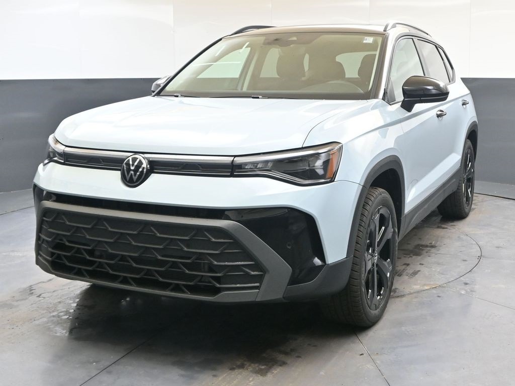 2026 Volkswagen Taos SE Black's photo