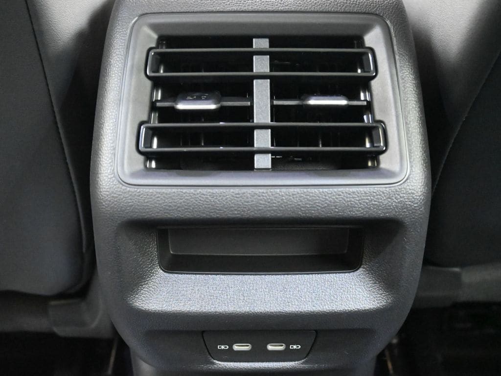 2026 Volkswagen Tiguan SE - Photo 21