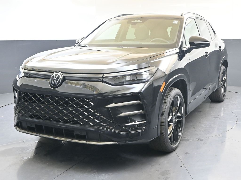 2026 Volkswagen Tiguan SE R-LINE BLACK's photo