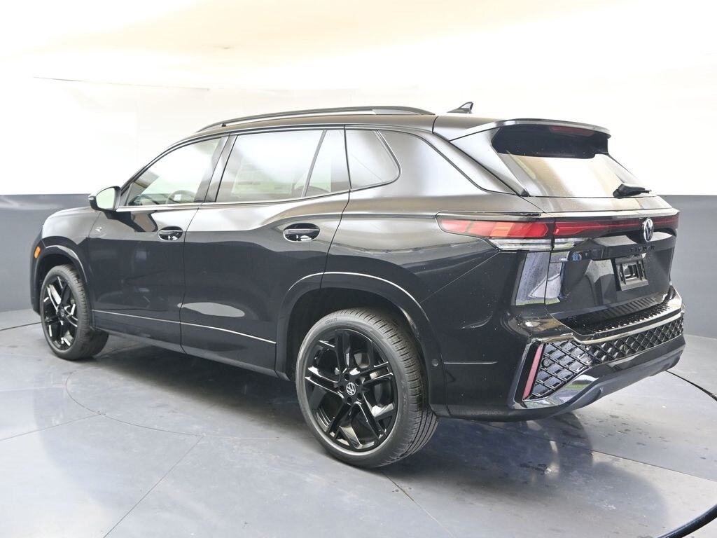 2026 Volkswagen Tiguan SE R-Line Black photo 3