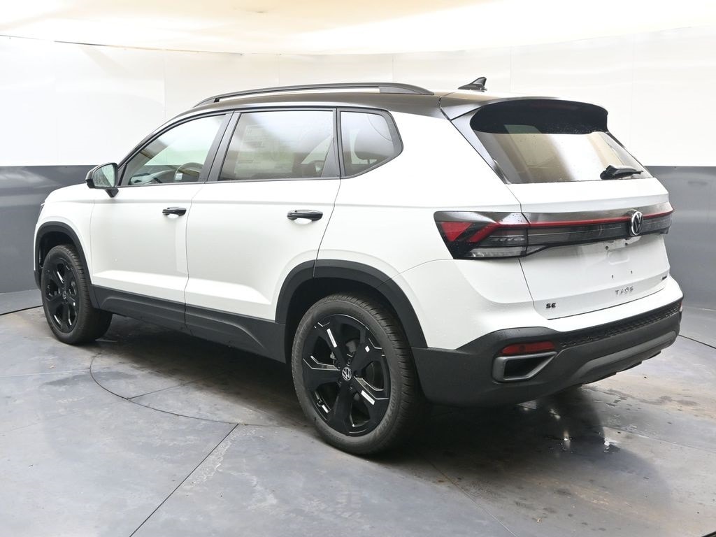 New 2026 Volkswagen Taos 1.5T SE Black SUV
