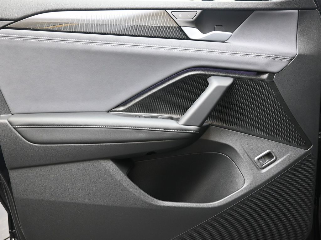 2026 Volkswagen Tiguan SE R-LINE BLACK - Photo 23