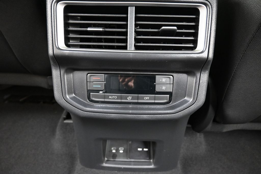 2026 Volkswagen Atlas SE w/Tech - Photo 17
