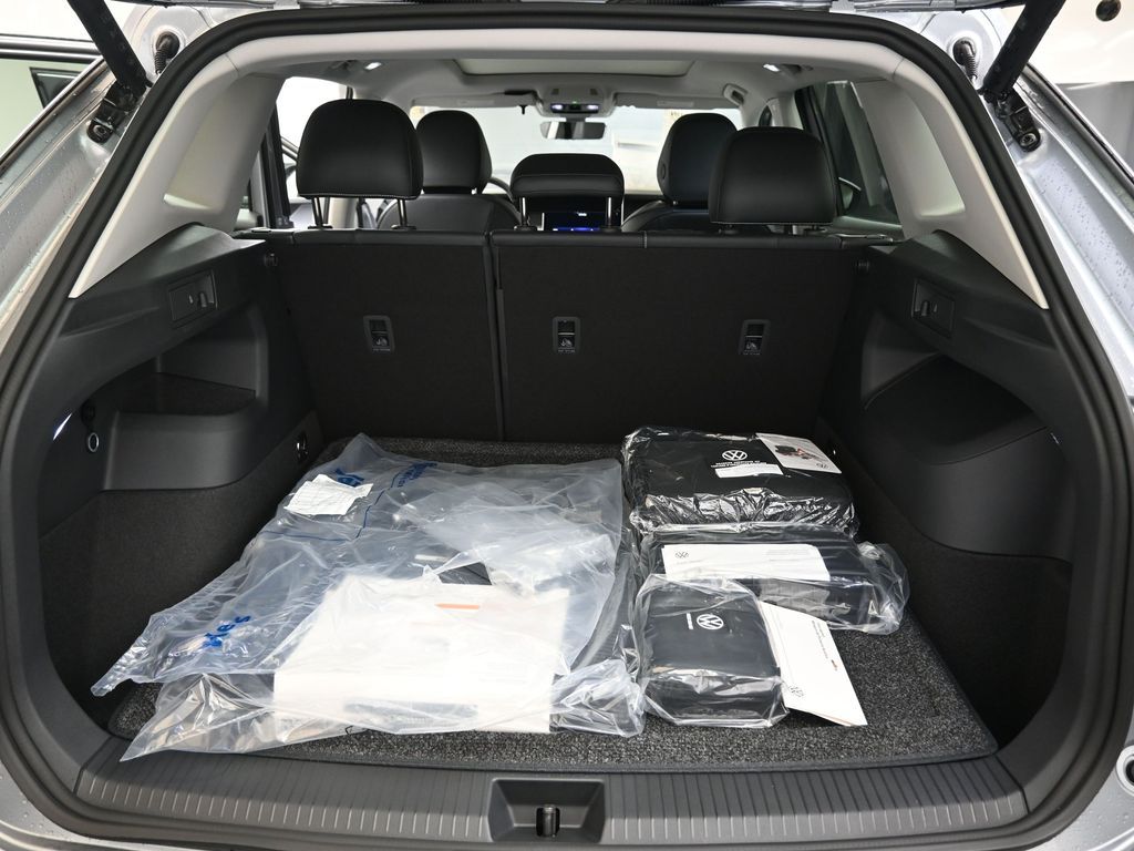 2026 Volkswagen Tiguan SE - Photo 17