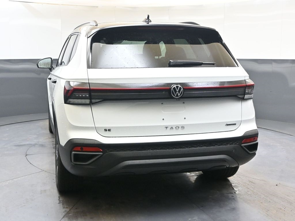 New 2026 Volkswagen Taos 1.5T SE Black SUV