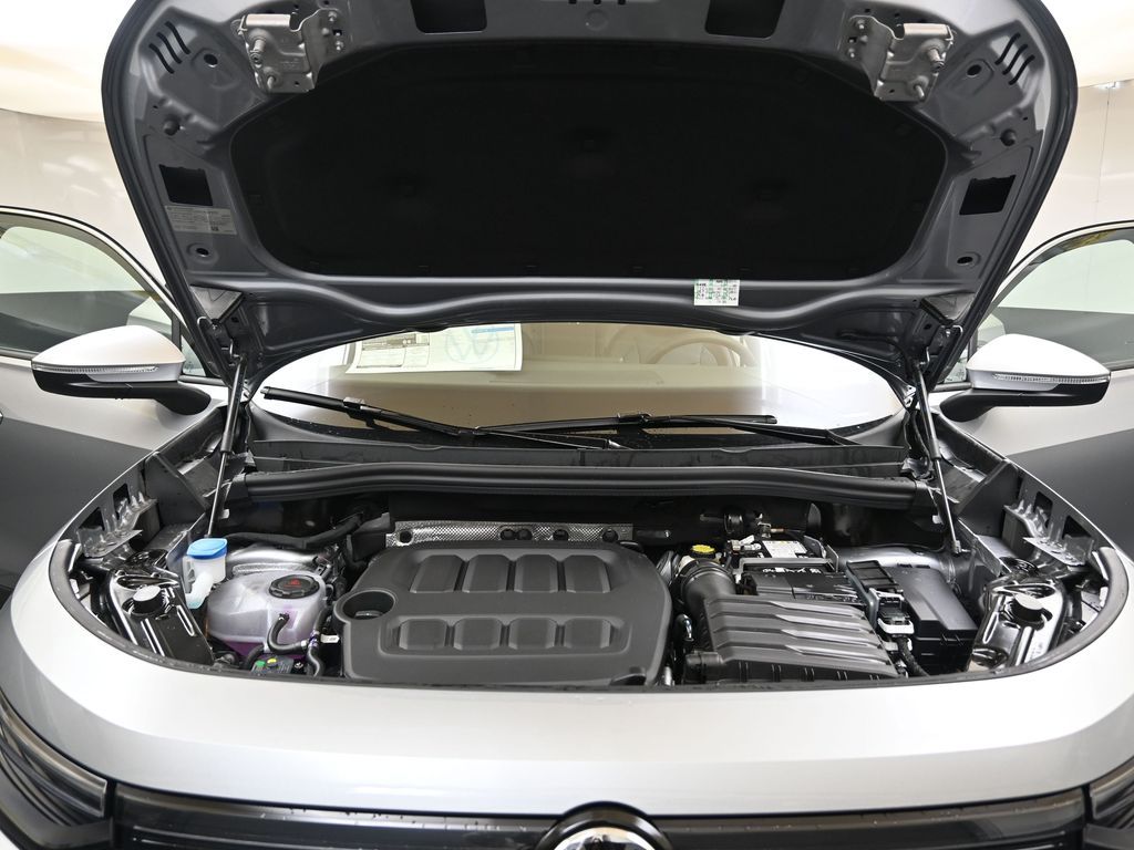 2026 Volkswagen Tiguan SE - Photo 9