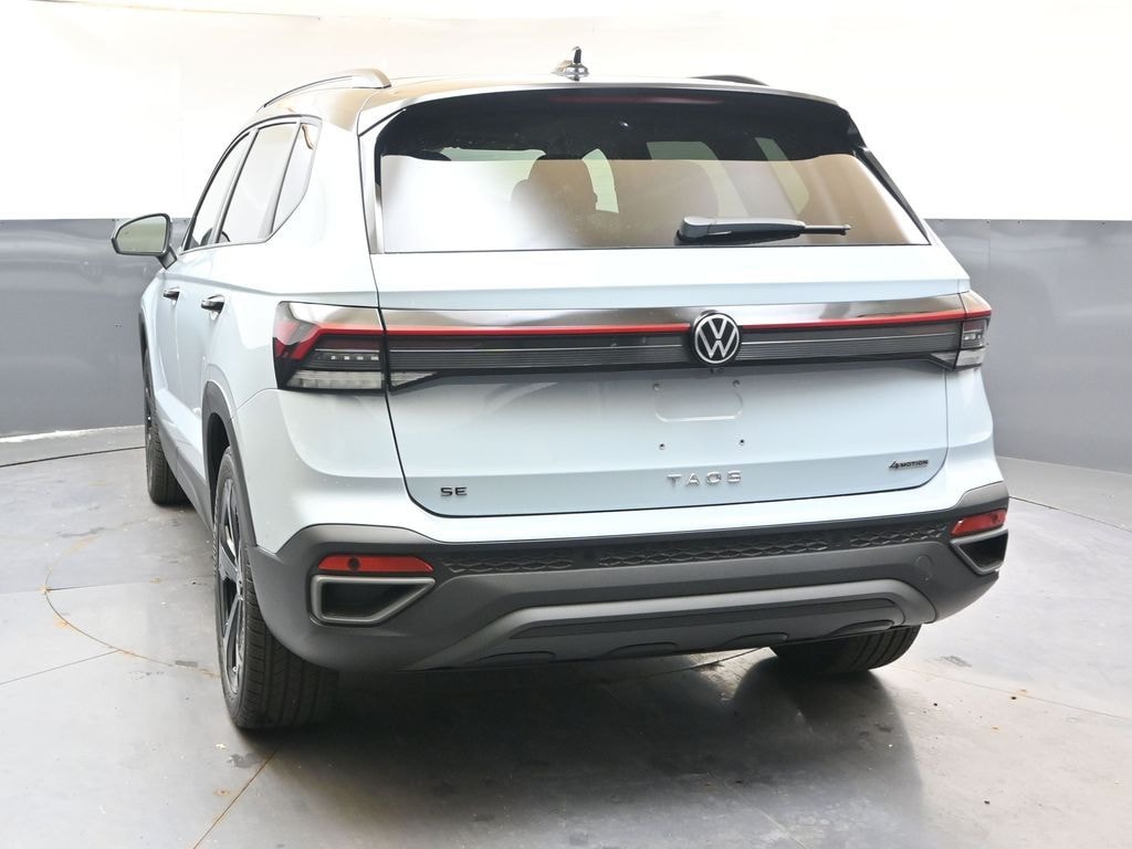 New 2026 Volkswagen Taos 1.5T SE Black SUV