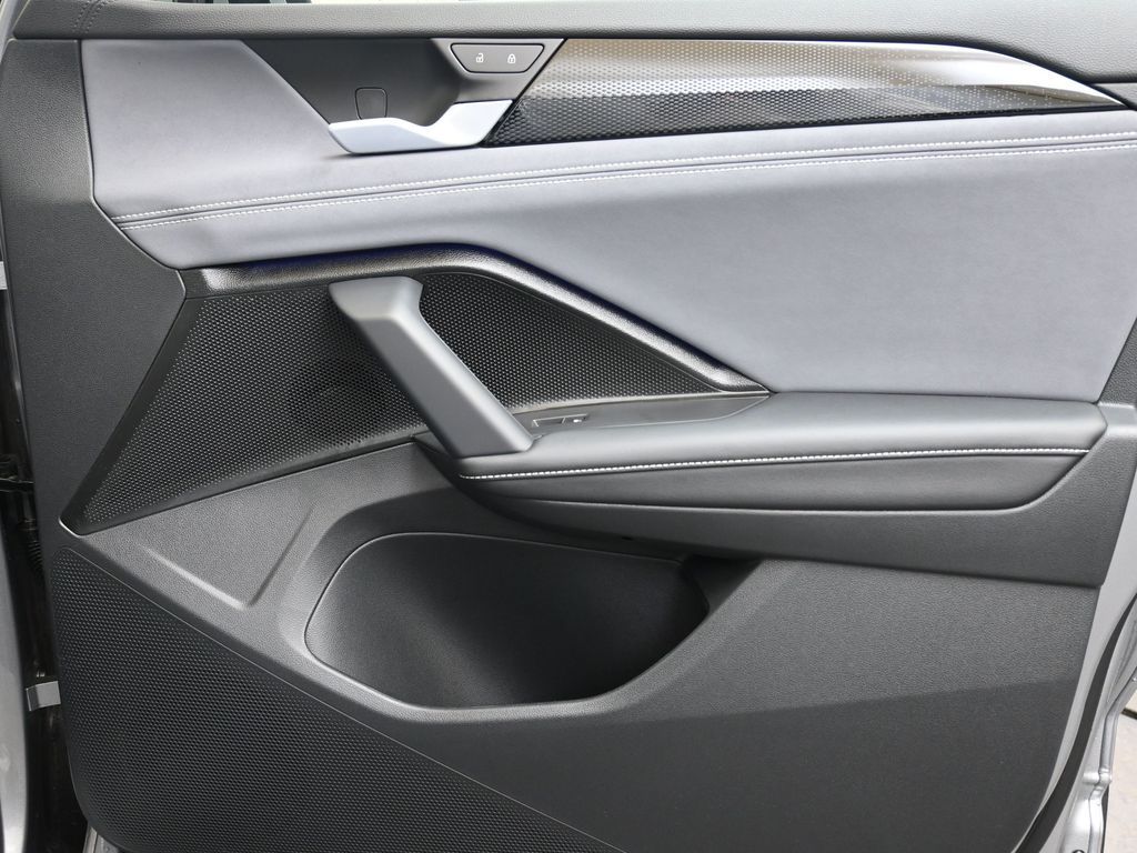 2026 Volkswagen Tiguan SE - Photo 11