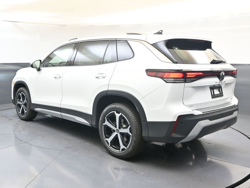 2025 Volkswagen Tiguan SE photo 3